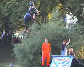 Snakeboard in der Luft