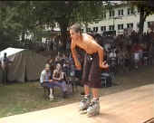 Wolfgang auf Anlauf Skatespitzen hoch 